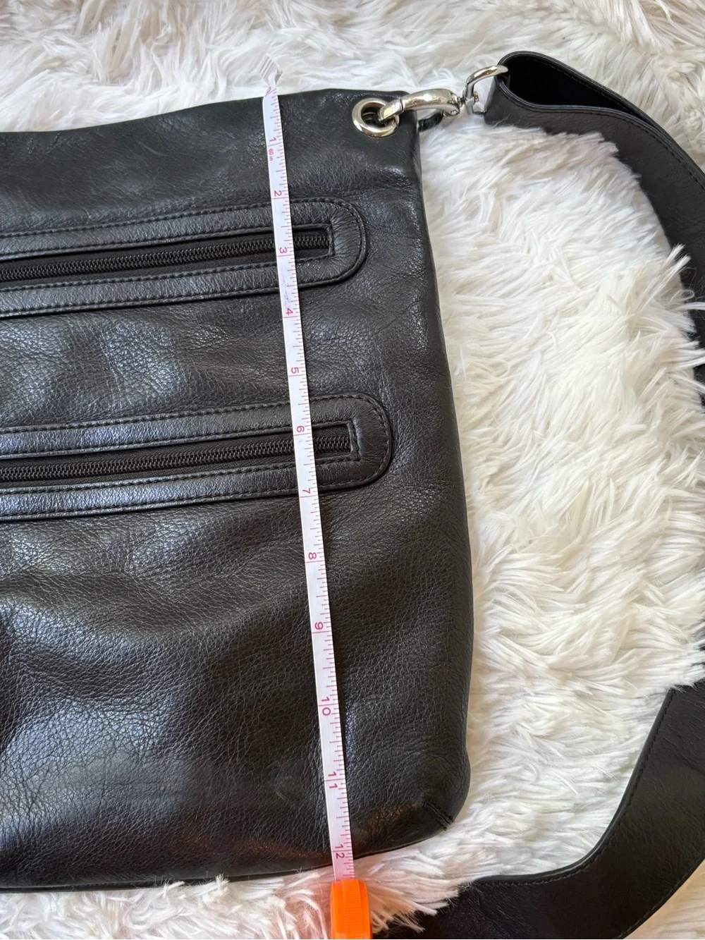 margot sleek black